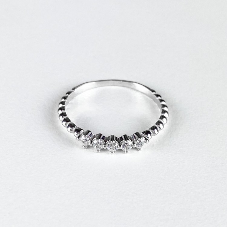 Stříbrný zdobený prsten se zirkony