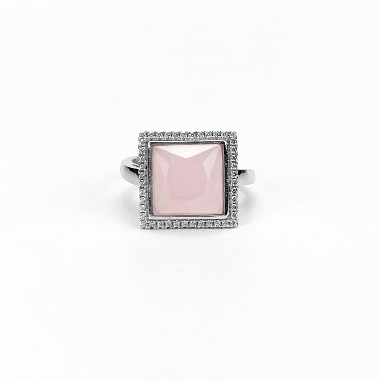 Stříbrný prstýnek s růžovým čtvercovým kamínkem
