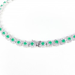 Stříbrný náhrdelník se smaragdově zelenými zirkony
